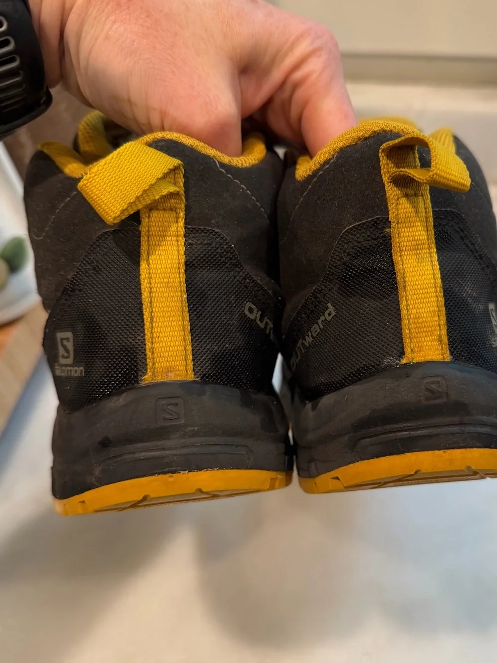Salomon Outward CSWP Waterproof Hiking Boots Boys Youth Size 5 Gray Yellow